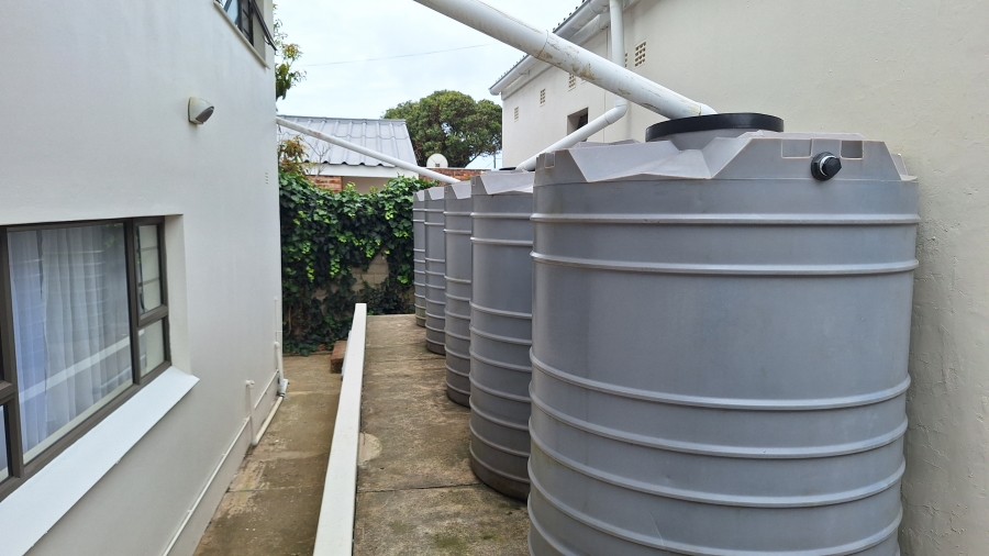 6 Bedroom Property for Sale in Gonubie Eastern Cape
